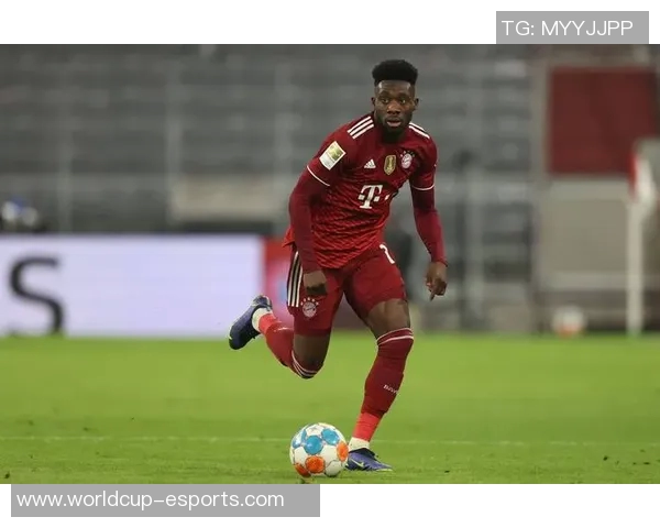 《精彩足球瞬间回顾：球星技艺与进球之美》